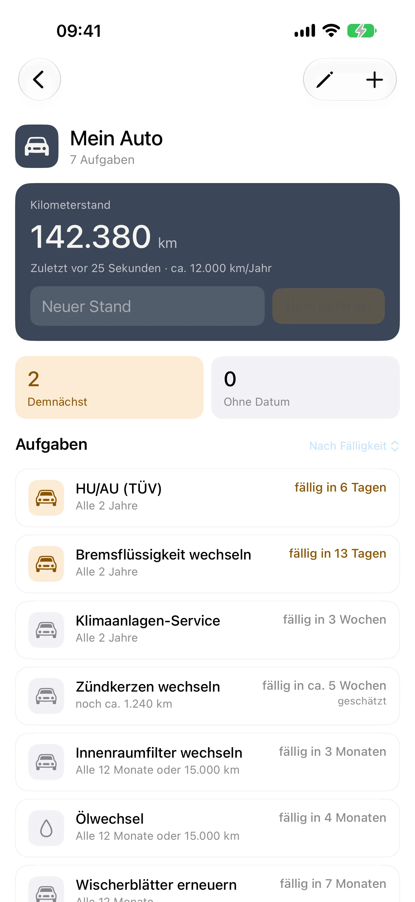Detailansicht eines Autos in der App Fällig mit Kilometerstand und einer Aufgabenliste, in der Intervalle teils nach Zeit, teils nach Laufleistung angegeben sind.