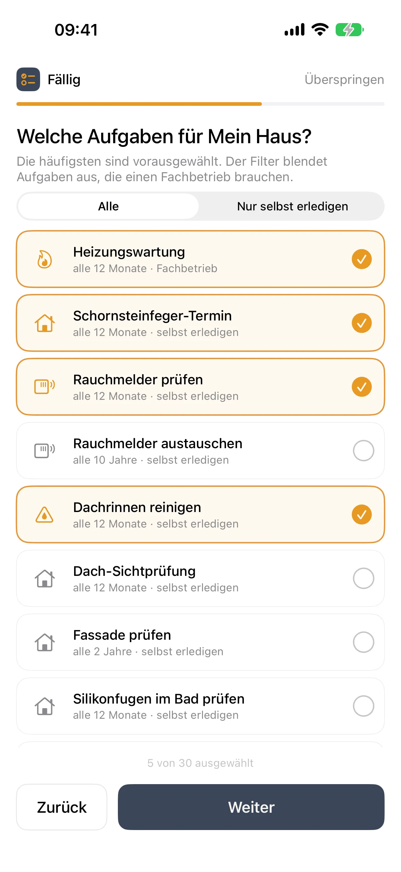 Auswahl aus der Vorlagenbibliothek für ein Haus: Heizungswartung, Schornsteinfeger-Termin und Rauchmelder prüfen sind vorausgewählt, jede Vorlage nennt ihr Intervall.